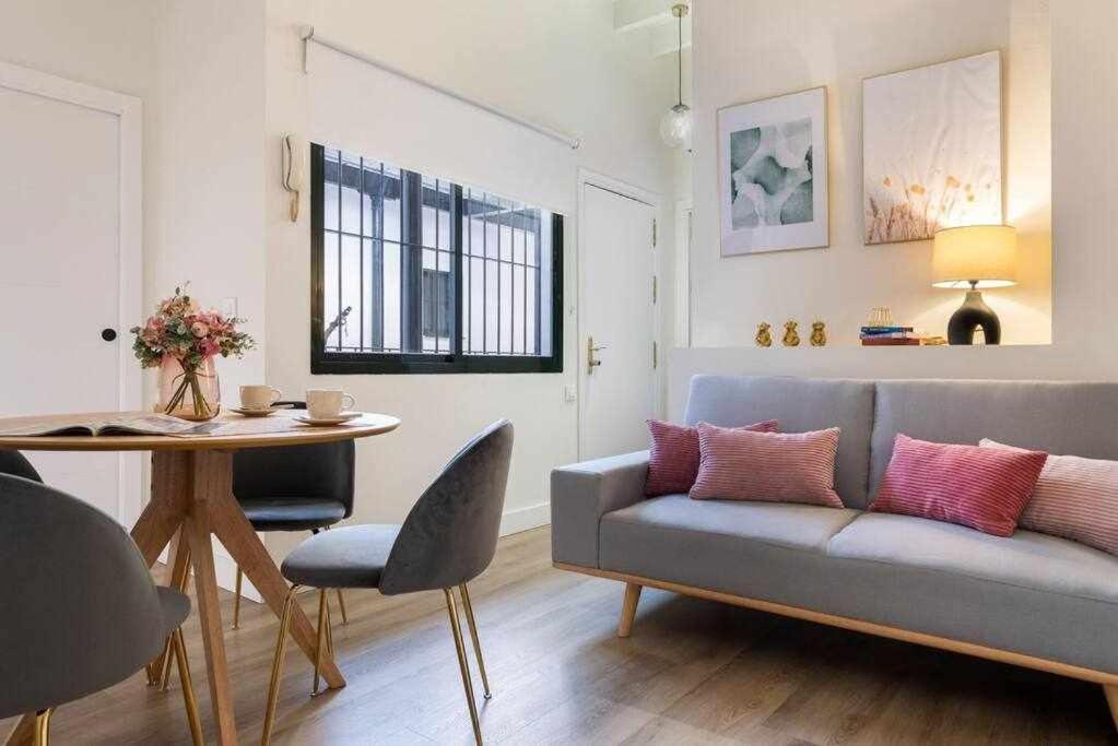 Monkeys Apartments San Roman Deluxe Seville Ngoại thất bức ảnh
